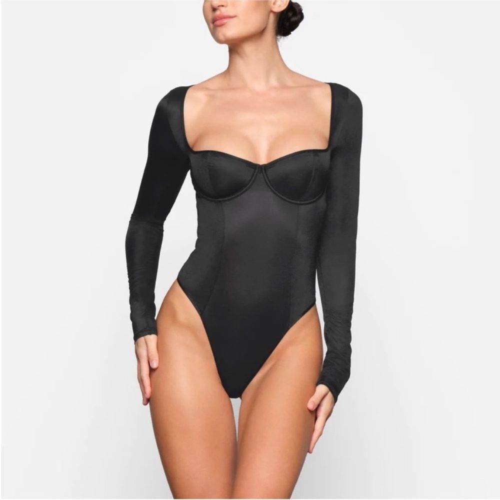 SKIMS Glissinette Black Long Sleeve Underwire Square Neck Bodysuit